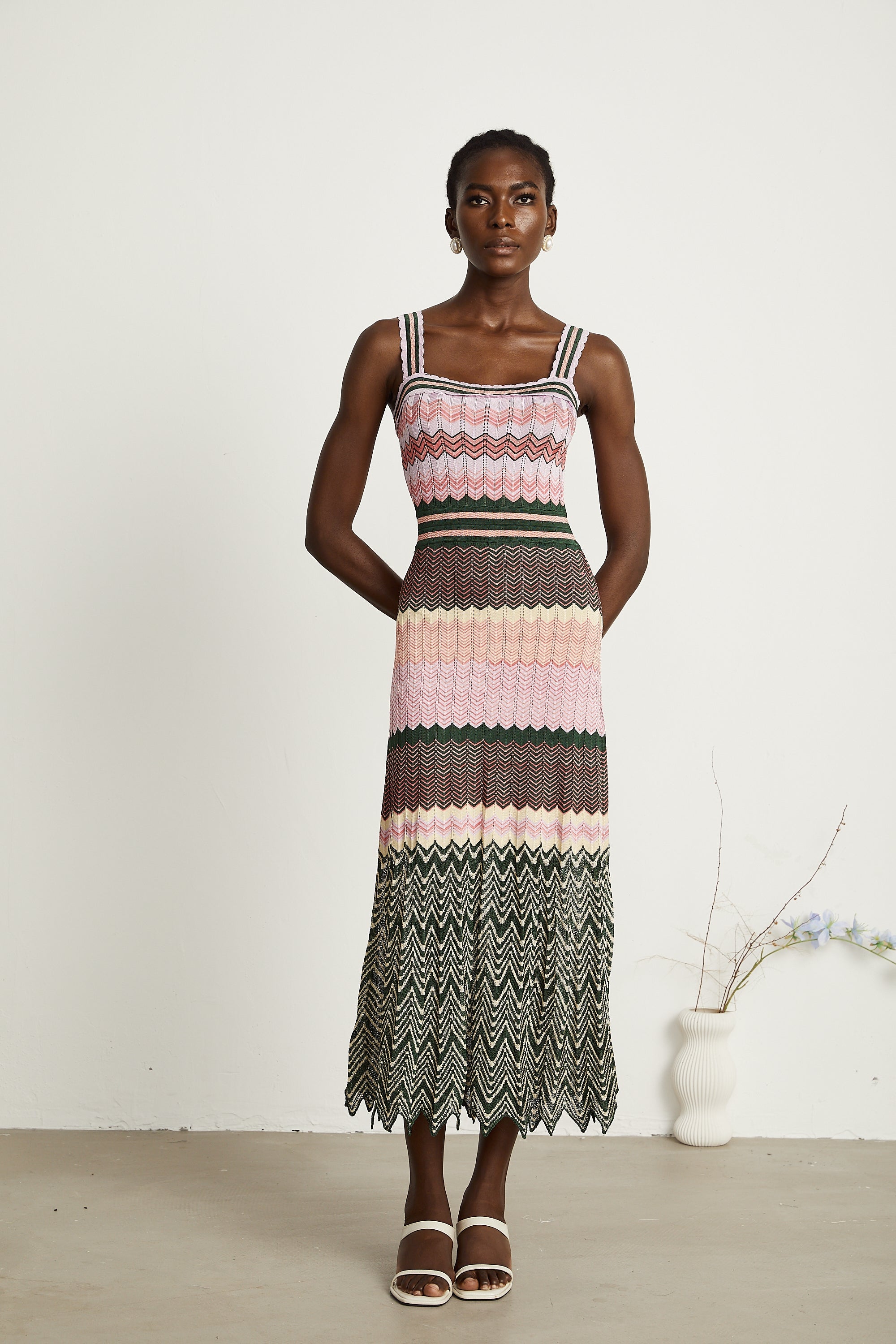 Daphne Contrast Color Knitted Midi Dress Sleeveless Scalloped Edge Detail Pink