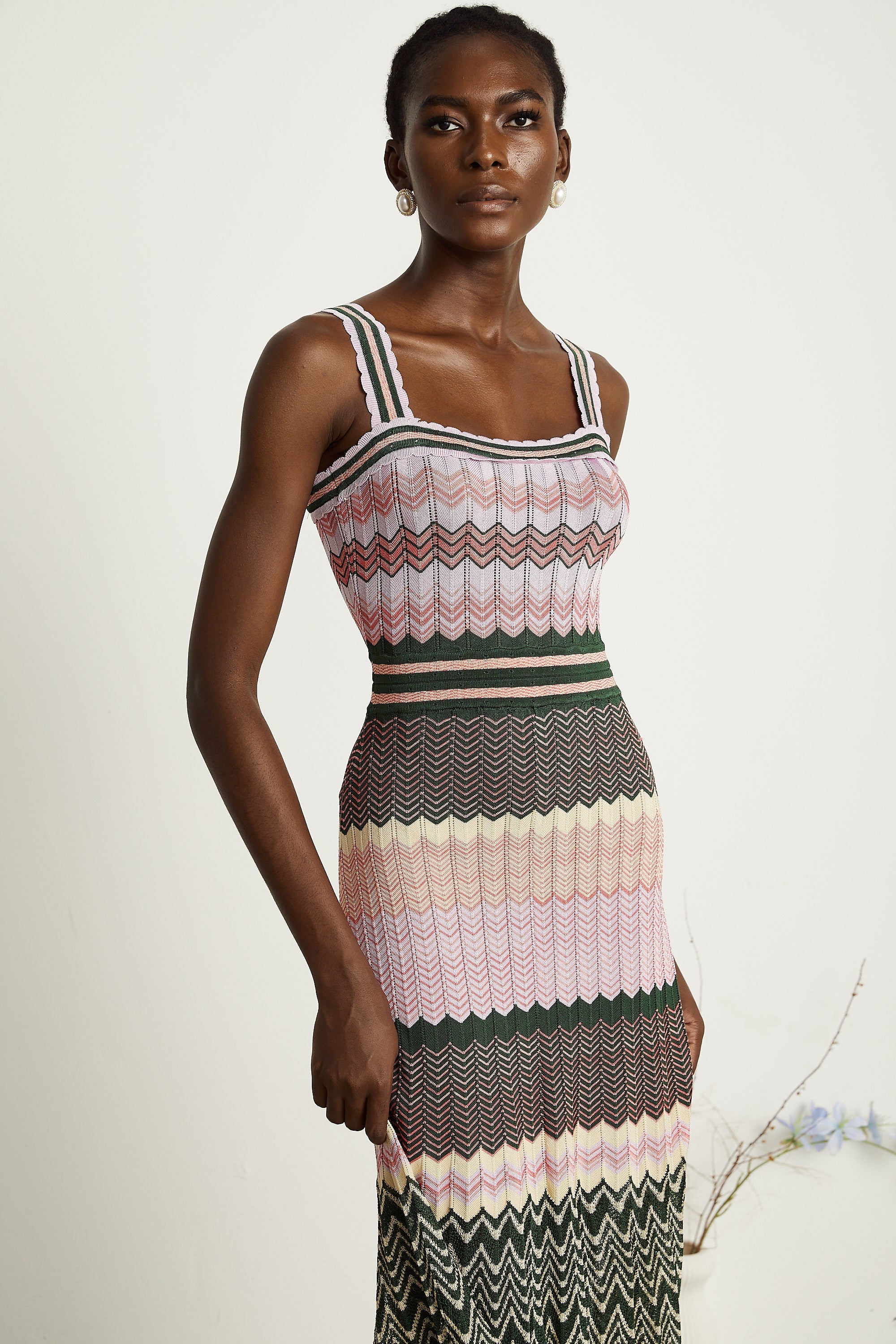 Daphne Contrast Color Knitted Midi Dress Sleeveless Scalloped Edge Detail Pink